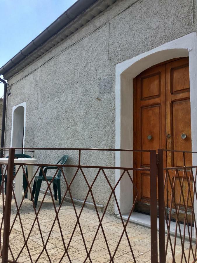Ferienwohnung La Via Di Fuga Pietrapertosa Exterior foto